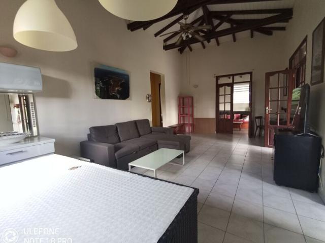 Maison à louer 3 pièces • 95 m2 Le Gosier