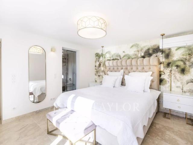 Maison à louer Tourrettes Sur Loup, Cote d'Azur, France7 000 EUR / Mois
