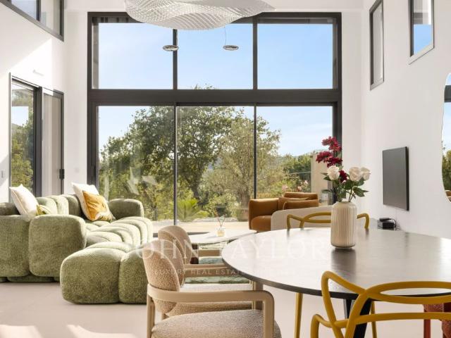 Maison à louer Valbonne, Cote d'Azur, France8 000 EUR / Mois
