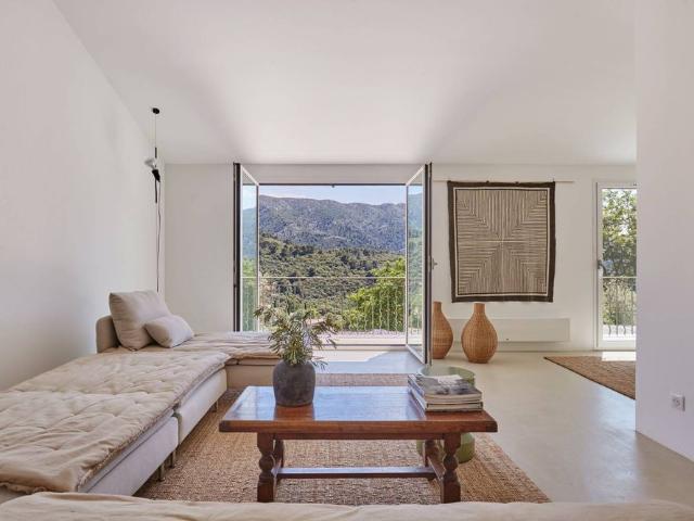Maison à louer Vauvenargues 6 pièces de 202 m²