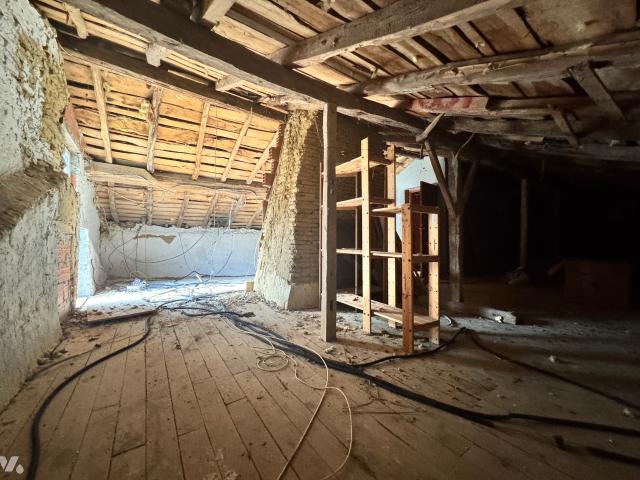 Maison à louer à Montpézat, Occitanie, 46000€