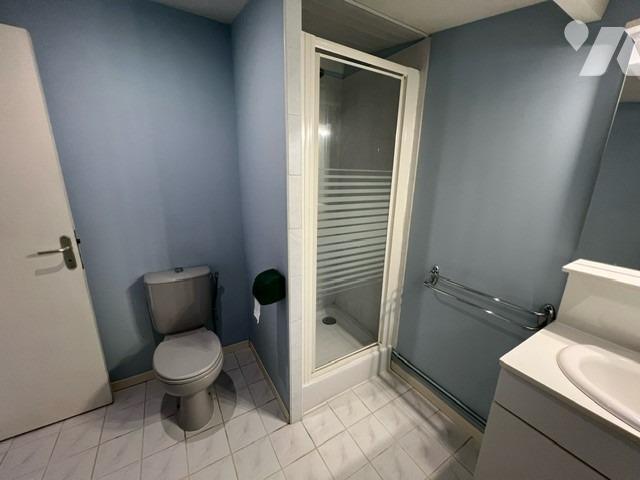Maison à louer à Orbec, Normandie, €