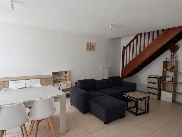 Maison à louer à Agneaux, Normandie, €
