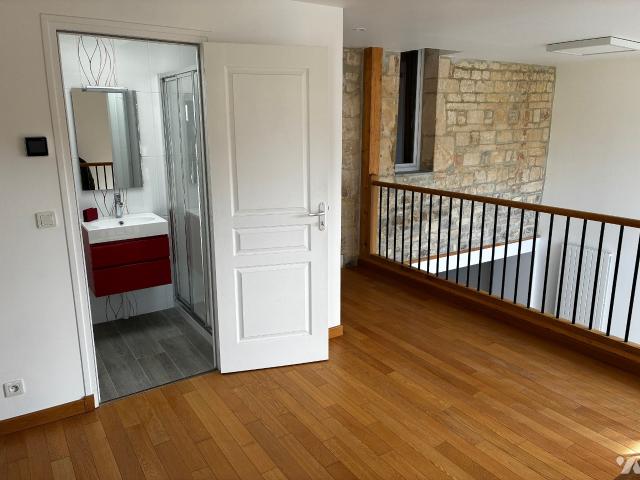 Maison à louer à Caen, Normandie, €