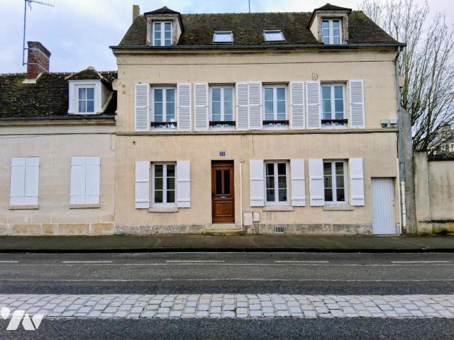Maison à louer à Compiègne, Hauts de France, €