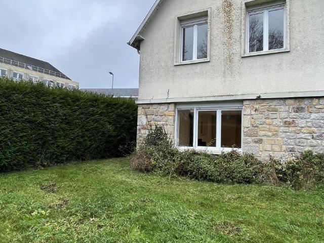Maison à louer à Domfront en Poiraie, Normandie, €