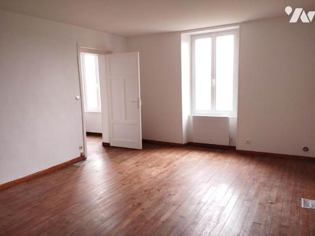 Maison à louer à Donnay, Normandie, €