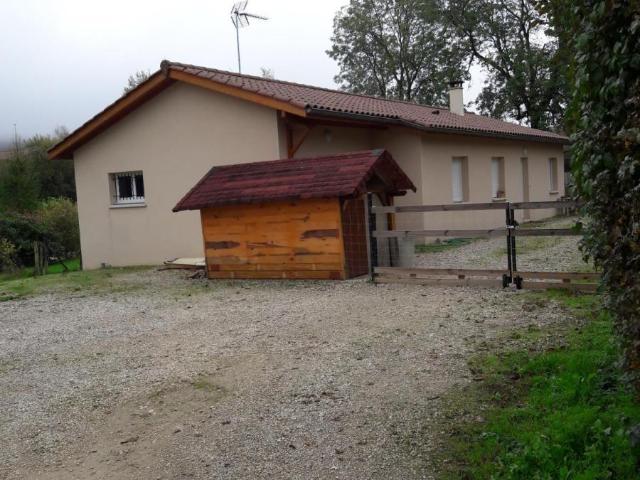 Maison à louer à Drom 01250