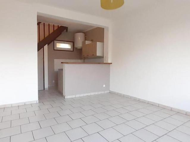 Maison à louer à Goderville, Normandie, €