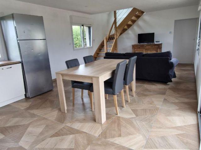 Maison à louer à Haussez, Normandie, €