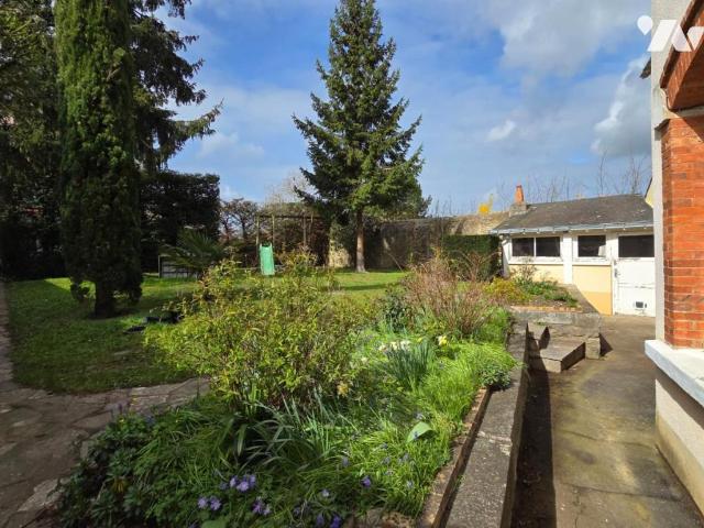 Maison à louer à Laval, Pays de la Loire, €