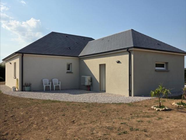 Maison à louer à Quettehou, Normandie, €