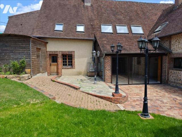 Maison à louer à Rai, Normandie, €