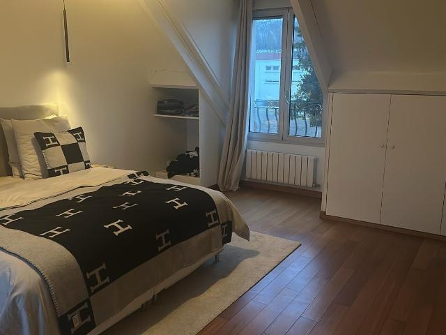 Maison à louer à Suresnes