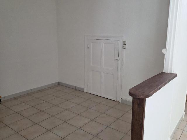 Maison à louer à Saint Quentin, Hauts de France, €