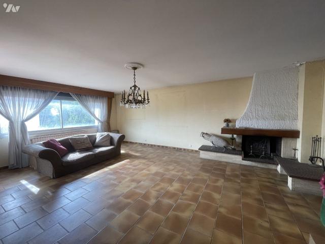 Maison à louer à Seyne sur Mer, Provence Alpes Côte d'Azur, 390000€