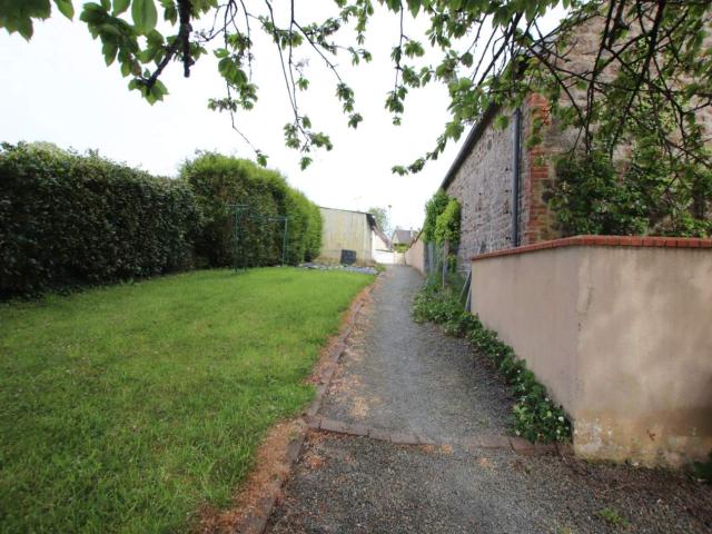 Maison à louer à Tessy Bocage, Normandie, €