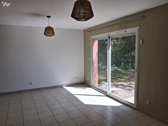 Maison à louer à Valencin, Auvergne Rhône Alpes, €