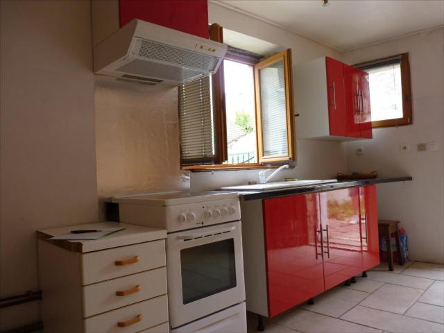 Maison à louer à Villeneuve la Guyard 89340