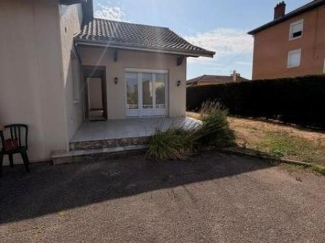 Maison à louer à Vonnas, Auvergne Rhône Alpes, €