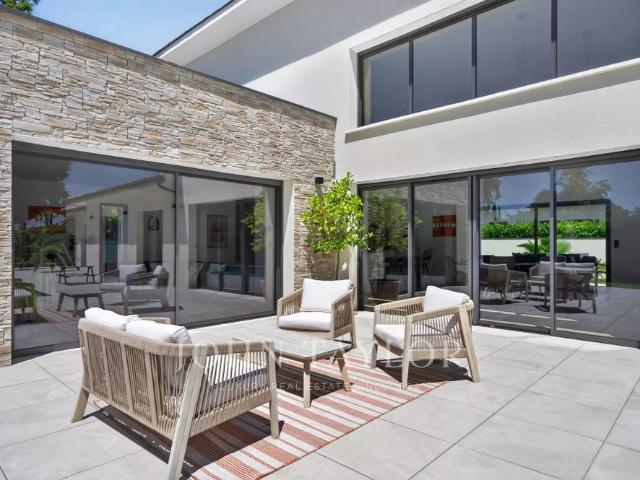 Maison à louer Autour De Bordeaux Le Taillan Médoc, Sud Ouest, France4 500 EUR / Mois