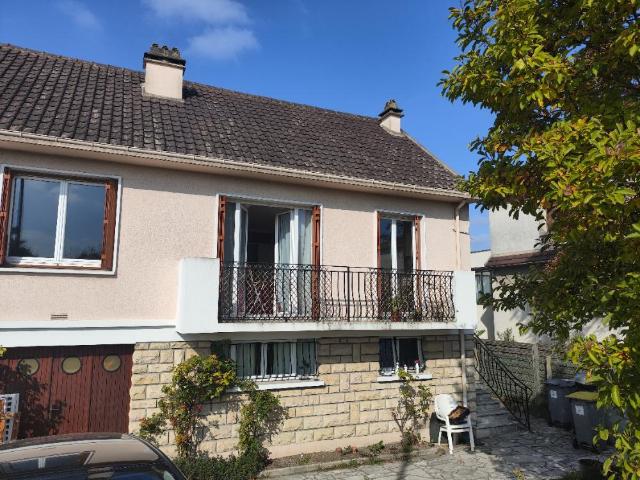 Maison à louer avec garage, jardin et balcon à Sartrouville