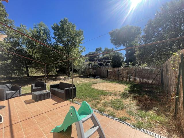 Maison à louer avec terrasse 4 pièces à Peyrolles En Provence