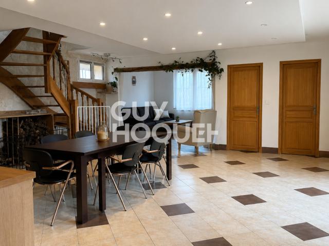 MAISON À LOUER DE 5 PIÈCES DE 159,00 M²