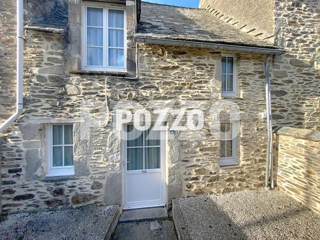 MAISON A LOUER DE TYPE F2 AVEC COUR ET PLACE DE PARKING PRIVATIVE