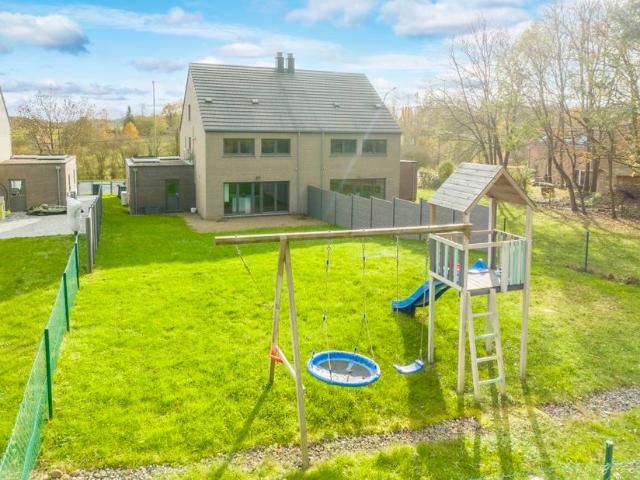 Maison à louer pour 1600 euro avec 4 chambres à coucher