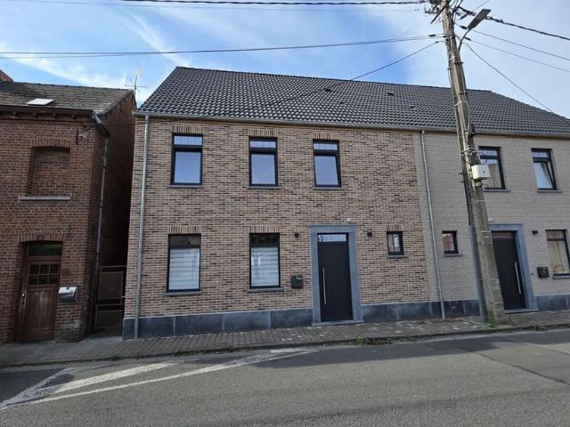 Maison à louer pour 1200 euro avec 3 chambres à coucher