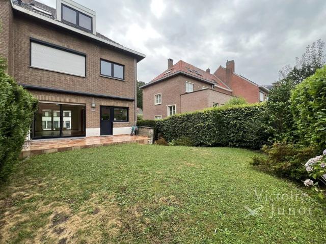 Maison à louer pour 2950 euro avec 4 chambres à coucher