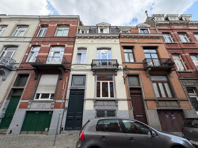 Maison à louer pour 3500 euro avec 5 chambres à coucher