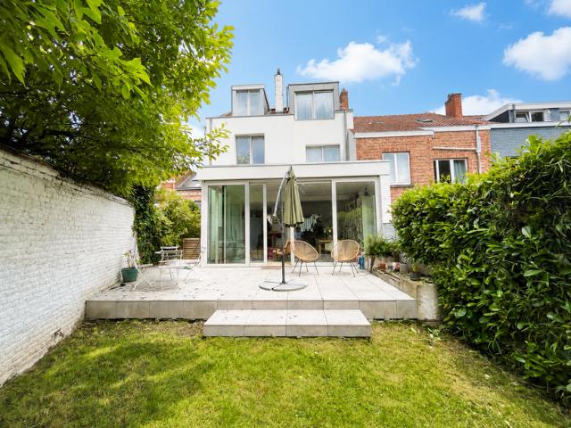 Maison à louer pour 3700 euro avec 5 chambres à coucher