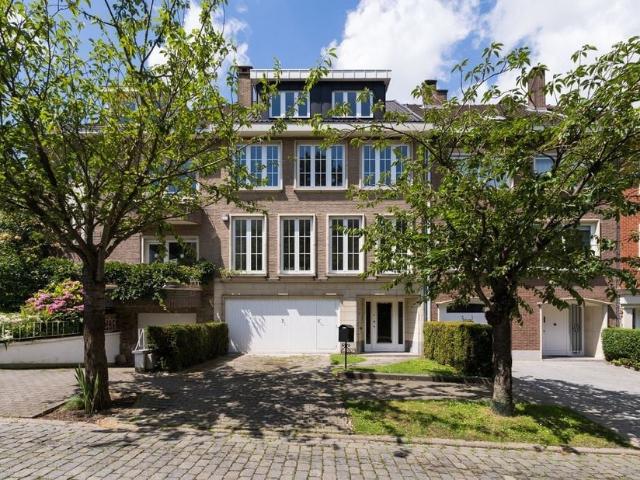 Maison à louer pour 4200 euro avec 6 chambres à coucher