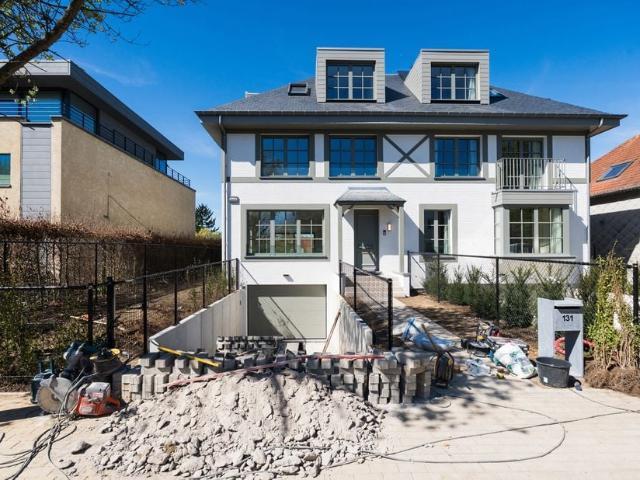 Maison à louer pour 5500 euro avec 6 chambres à coucher