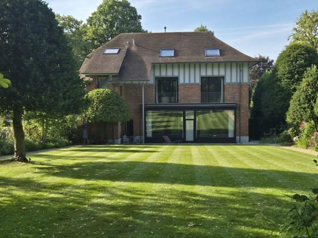 Maison à louer pour 5500 euro avec 7 chambres à coucher