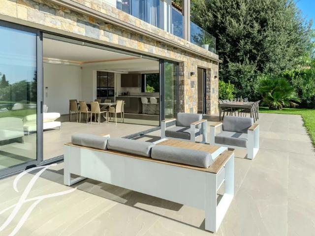 Maison à louer Roquefort Les Pins, Cote d'Azur, France12 000 EUR / Mois