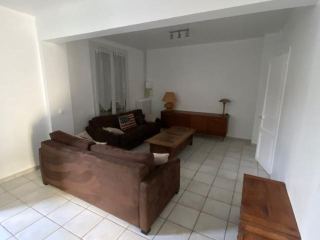 MAISON A LOUER SUR COUILLY PONT AUX DAMES