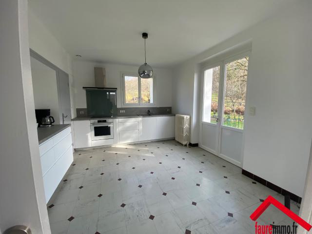 MAISON A MANSAC EN CORREZE