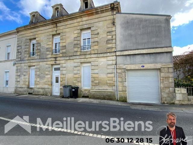 Maison à Montendre 17130, deux appartements, cave et grenier