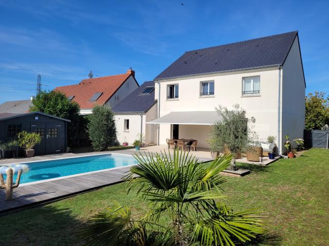Maison à ORMES 189.60 m2
