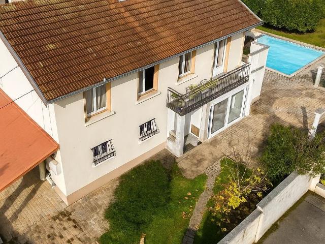 Maison à Peronnas avec de grands volumes 182m² Péronnas