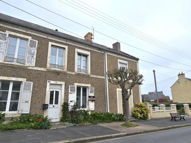Maison à Port en Bessin, avec cour et cave