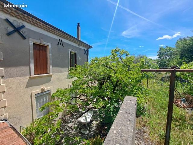 Maison à raffraichir 165 m² 2000 m²
