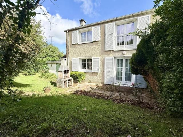 Maison à rafraichir avec 2 Chambres et Garage
