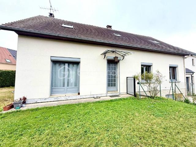 Maison à rafraichir / 5 Chambres / Sous Sol Total