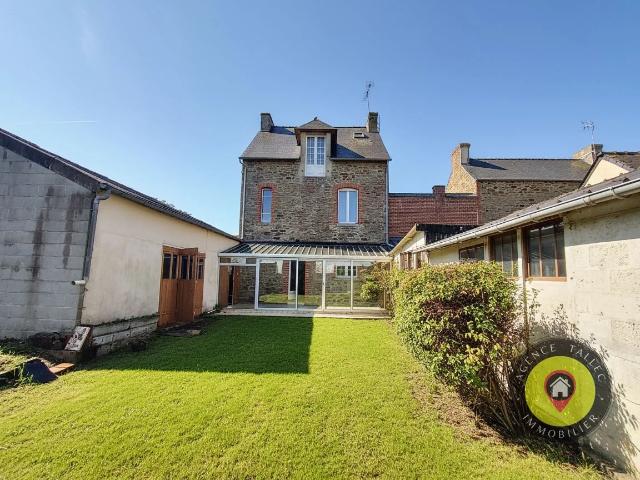 Maison à rénover au coeur de Ploubalay. Tout à pied !