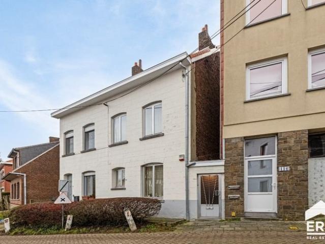 Maison à rénover avec 3ch dans un quartier verdoyant