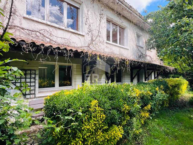 Maison à rénover à votre gout avec 5 000 m2 de terrain Fort potentiel Proche Royan, Mornac sur Seudre